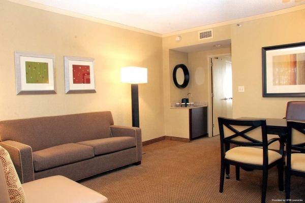 Hotel Embassy Suites by Hilton Chicago North Shore Deerfield